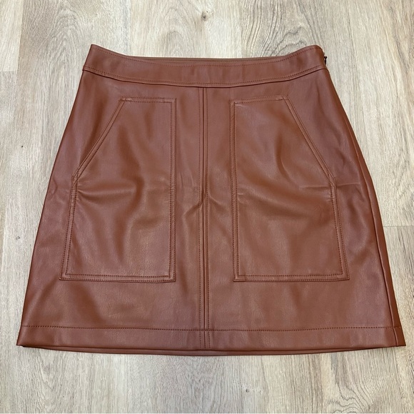 NWT LOFT Brown Faux Leather Mini Skirt size 6P - Picture 2 of 7